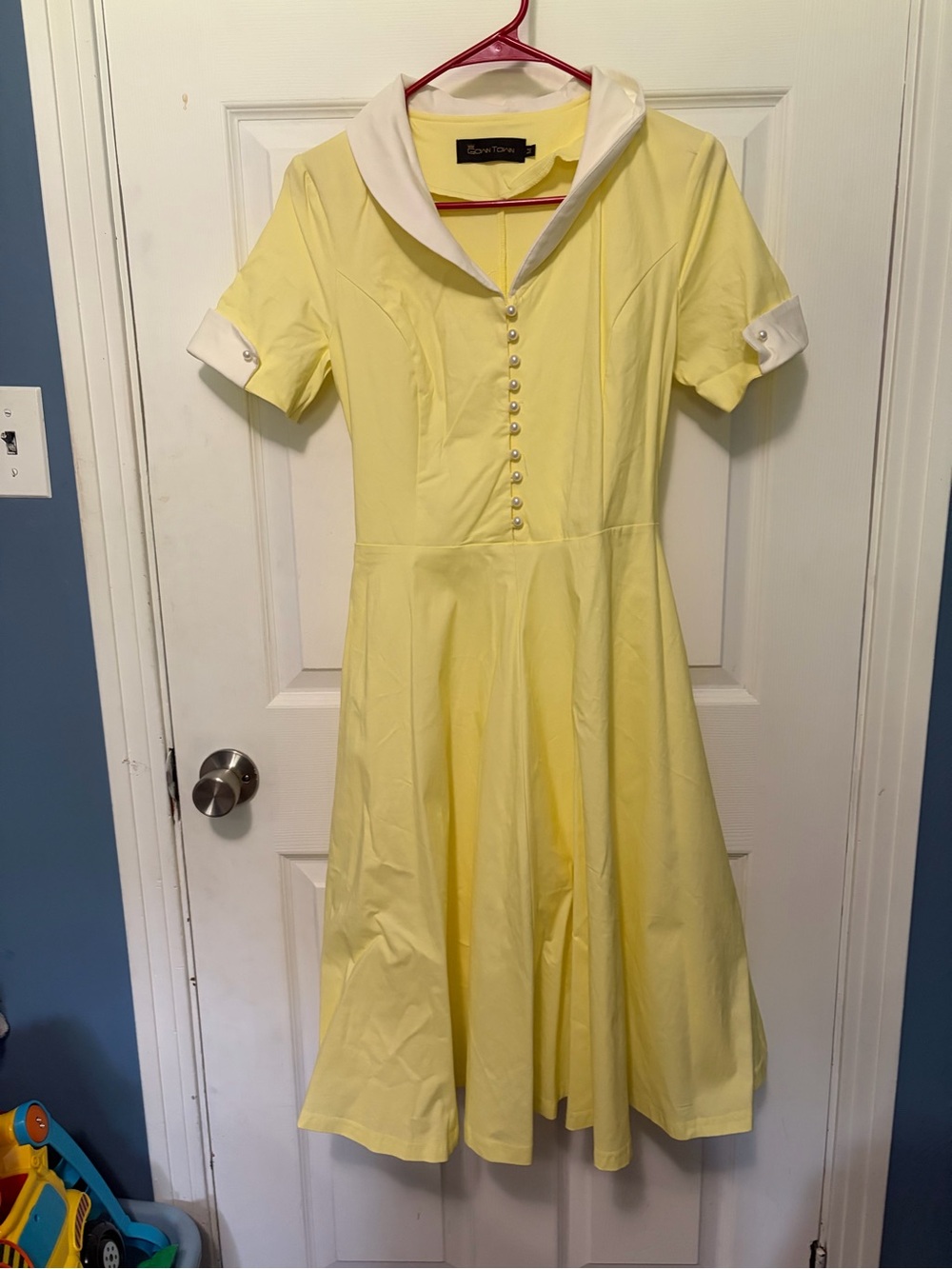 Retro-Inspired Yellow Dress with White Collar  used for Halloween forest Grump